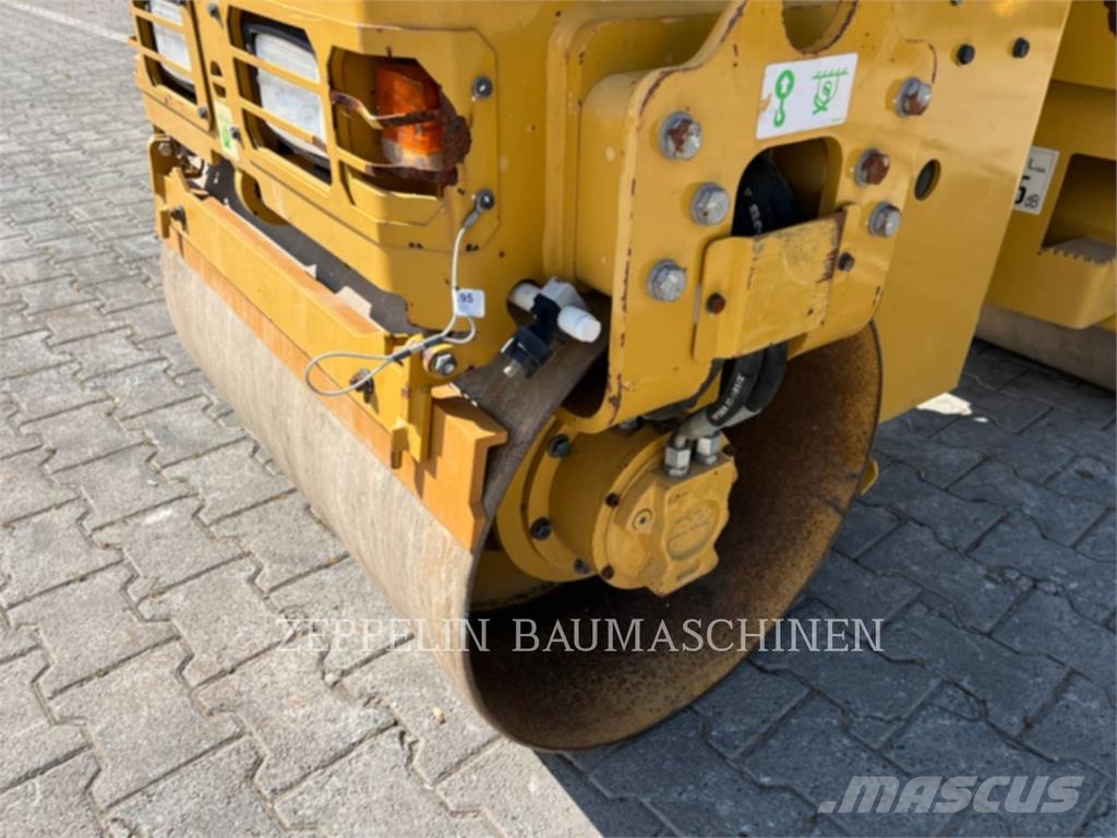 CAT CB1.7 토양 다짐기