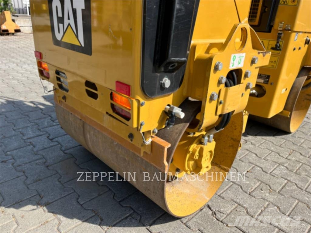 CAT CB1.7 토양 다짐기