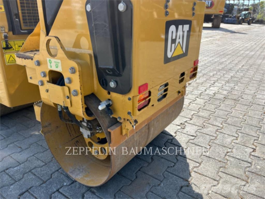 CAT CB1.7 토양 다짐기