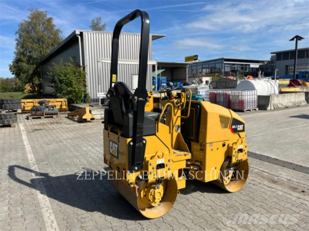 CAT CB1.7 토양 다짐기