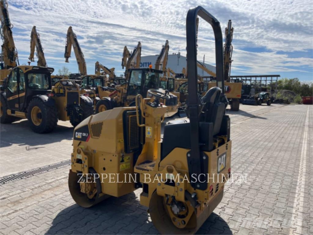CAT CB1.7 토양 다짐기