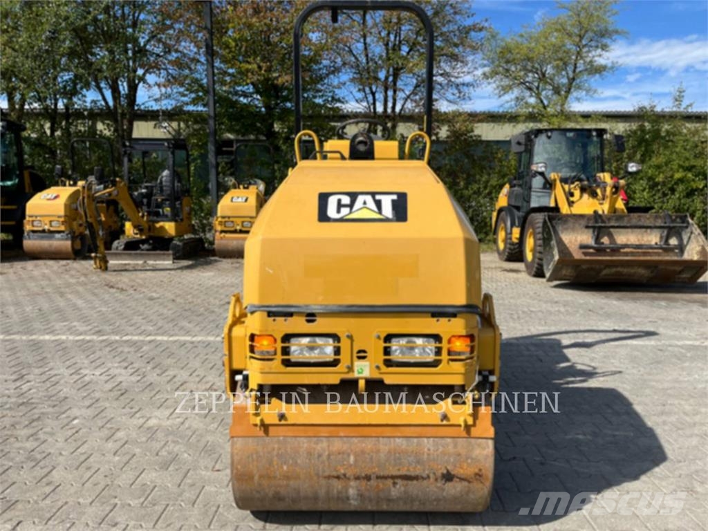 CAT CB1.7 토양 다짐기