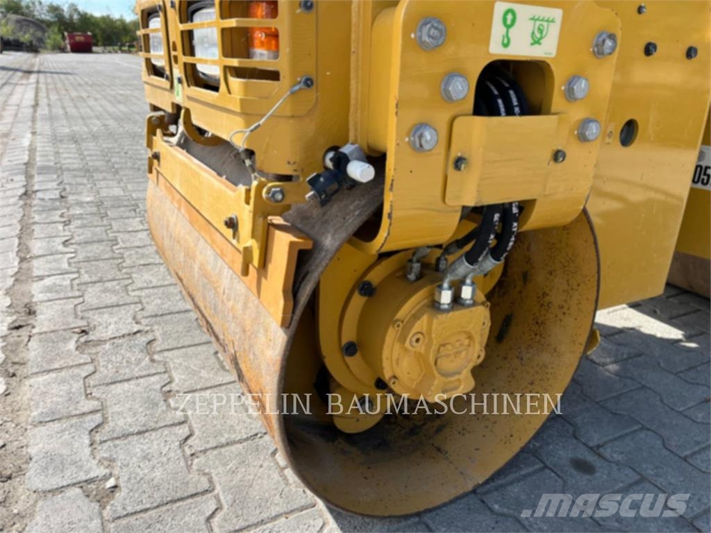 CAT CB1.7 토양 다짐기