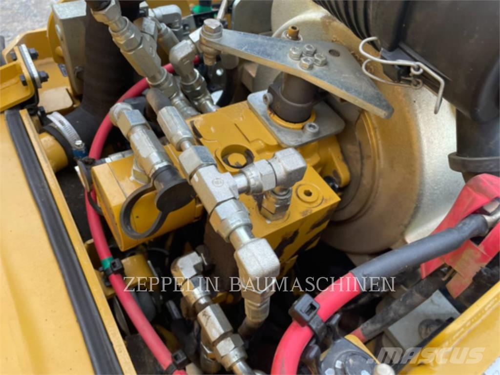 CAT CB1.7 Kompaktorji tal