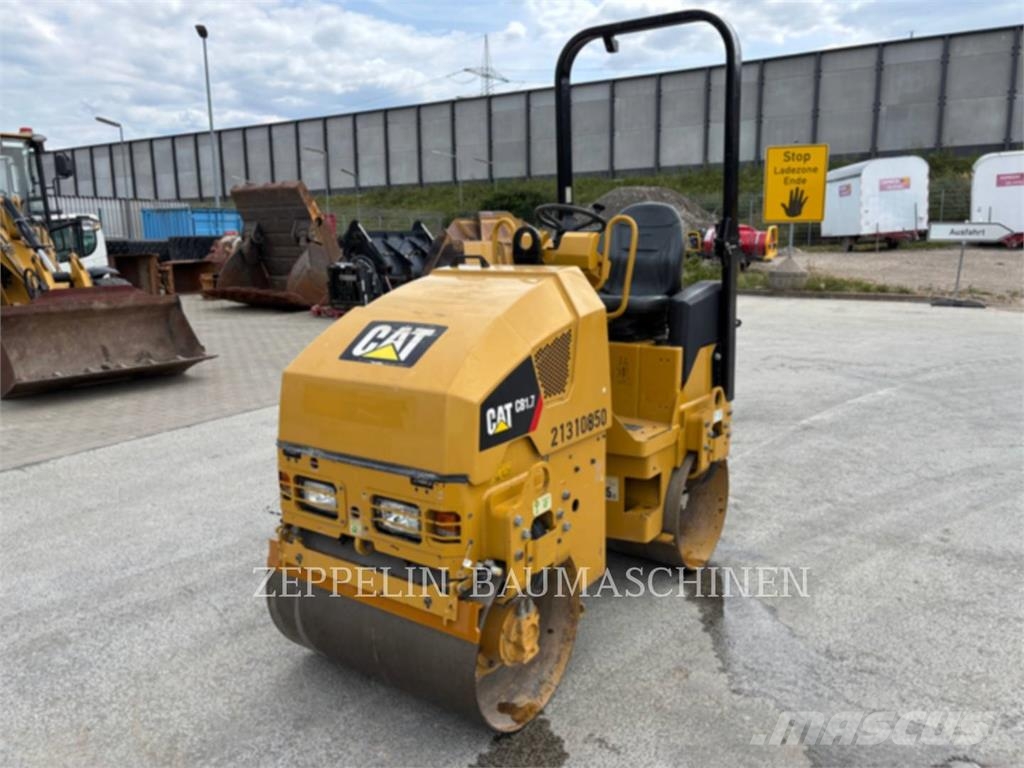 CAT CB1.7 Compacteur de sol