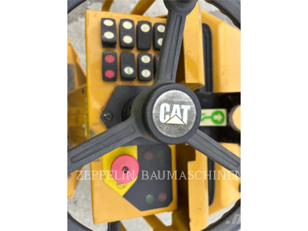 CAT CB1.7 Compacteur de sol
