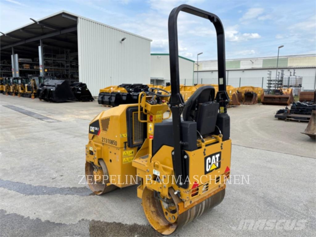 CAT CB1.7 Compacteur de sol