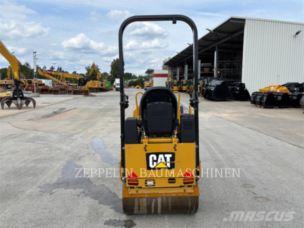 CAT CB1.7 Compacteur de sol