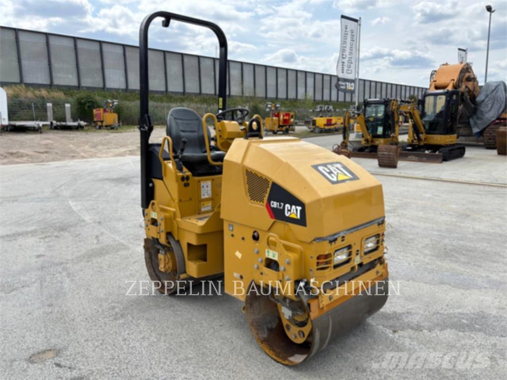 CAT CB1.7 Compacteur de sol