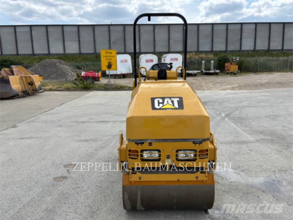 CAT CB1.7 Compacteur de sol