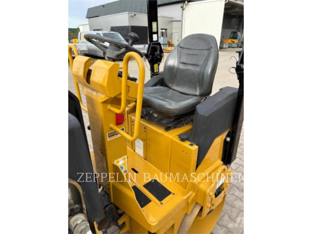 CAT CB1.7 Kompaktorji tal