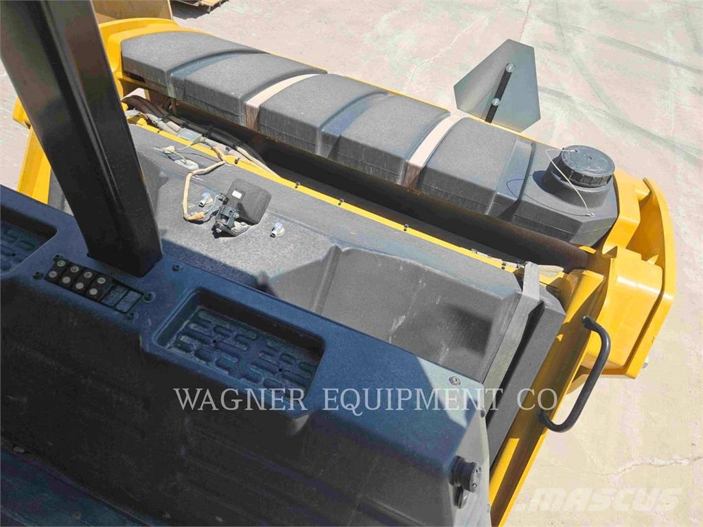 CAT CB15 ضاغطات التربة