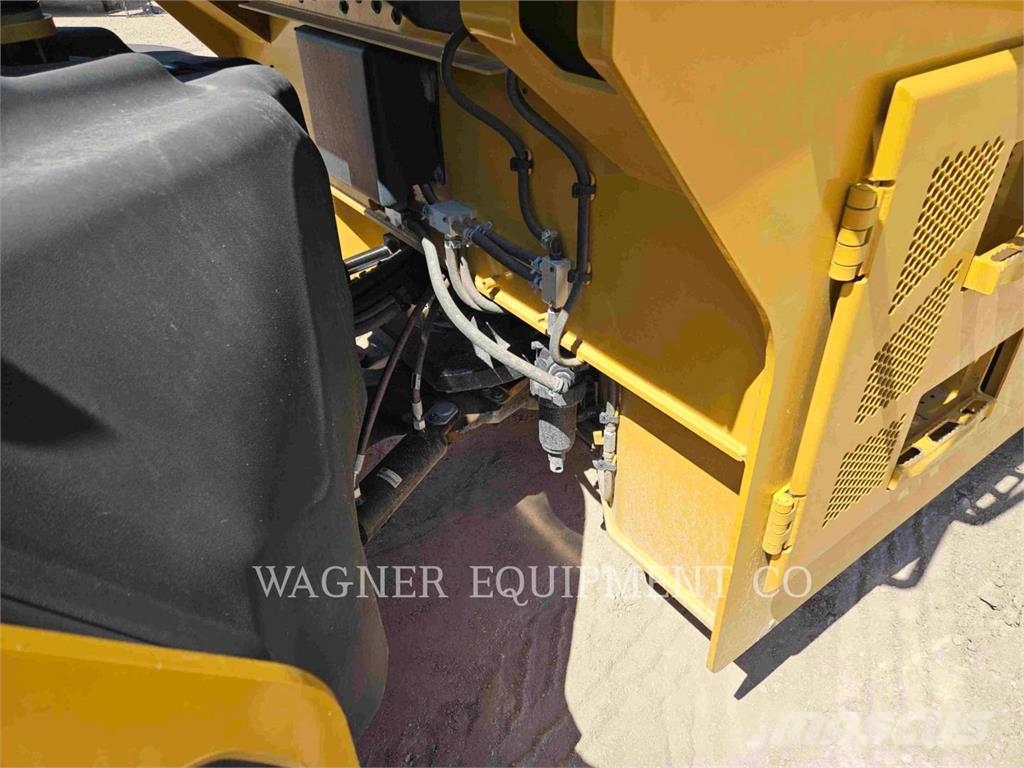 CAT CB15 Erdbauwalzen