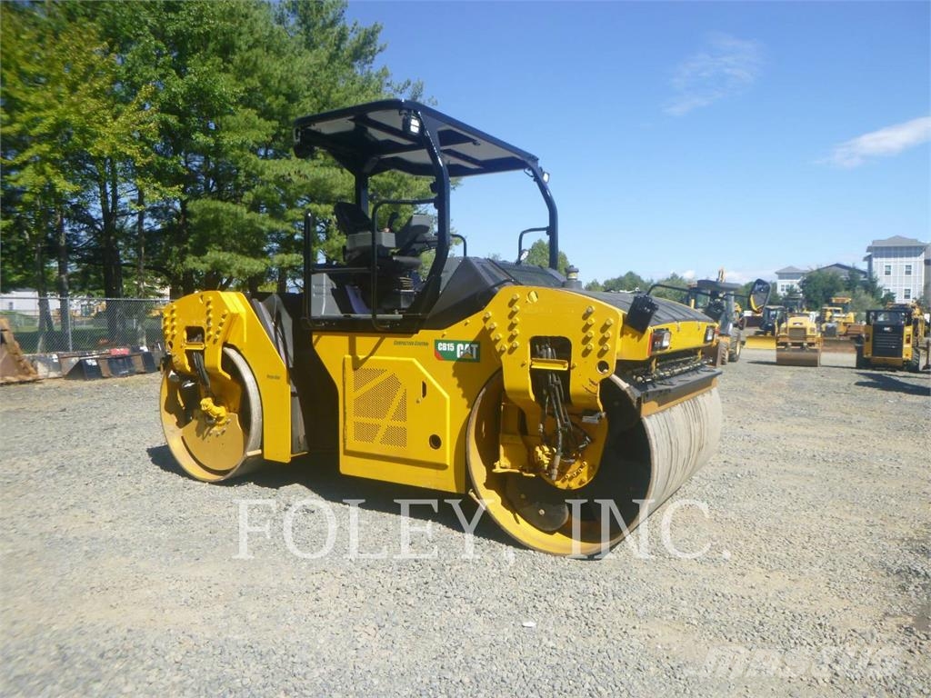 CAT CB15 雙輪滾壓機
