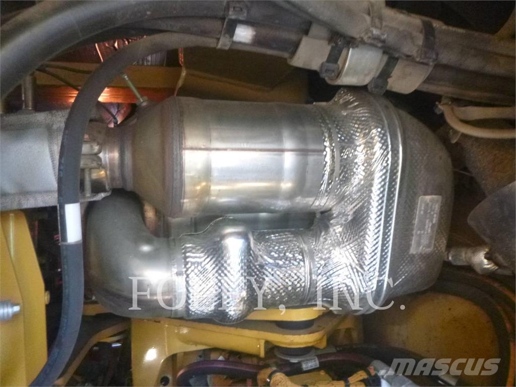 CAT CB15 雙輪滾壓機