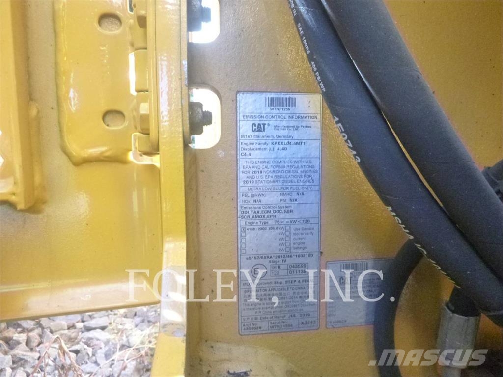 CAT CB15 雙輪滾壓機