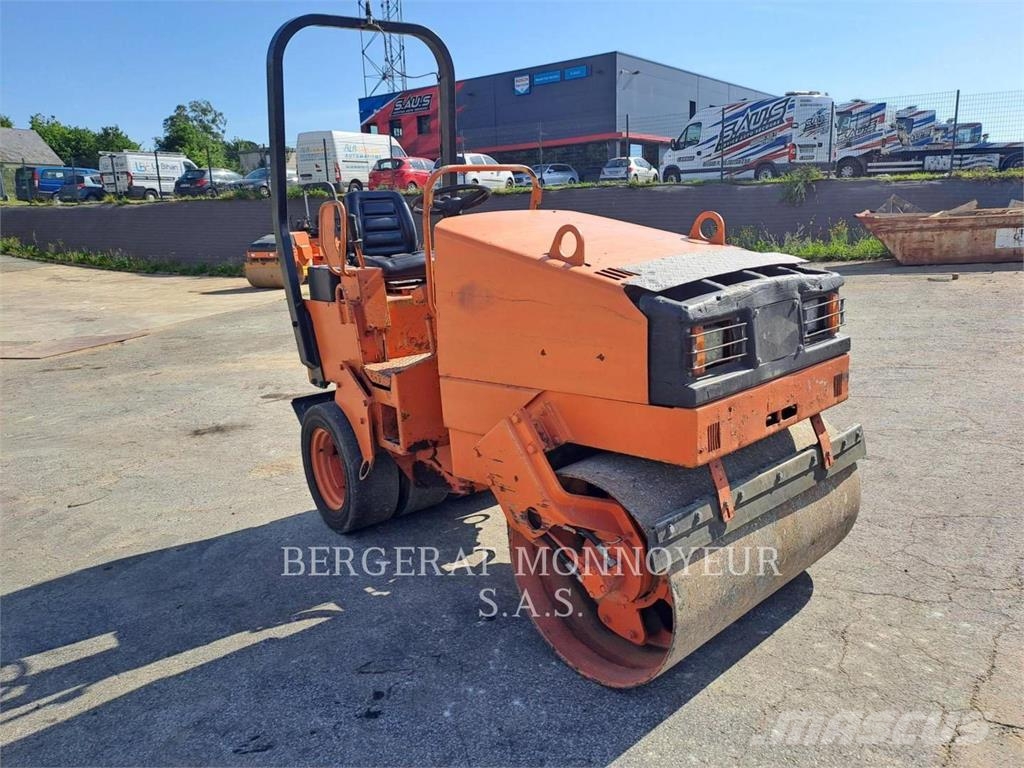 CAT CB224C Ťahačové valce