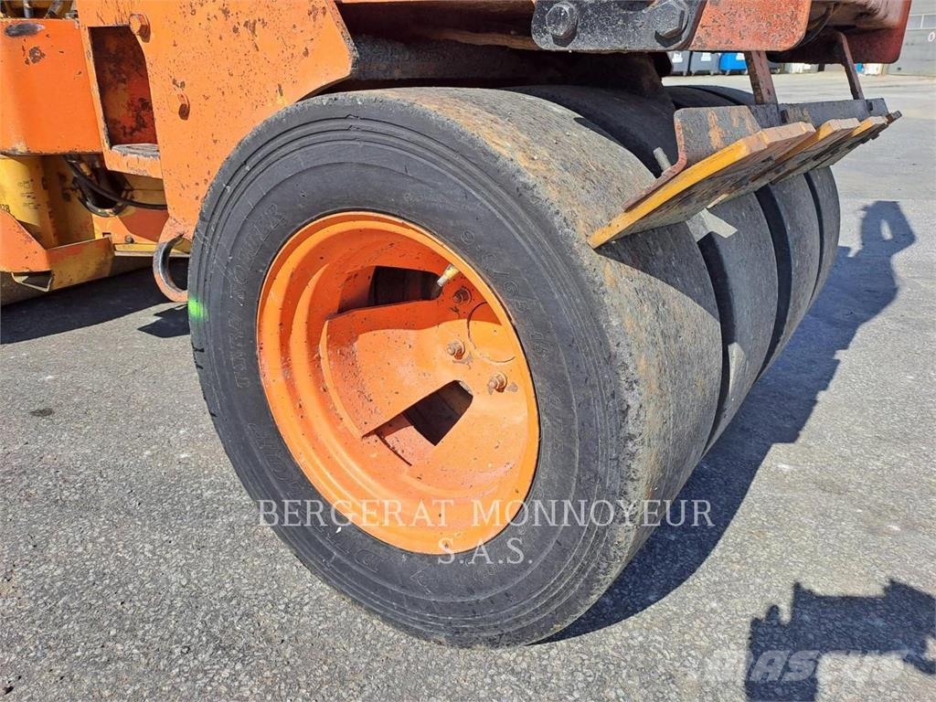 CAT CB224C Ťahačové valce