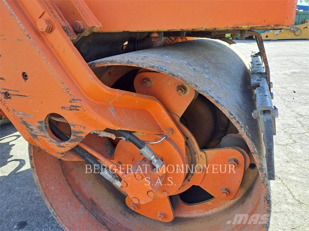 CAT CB224C Ťahačové valce