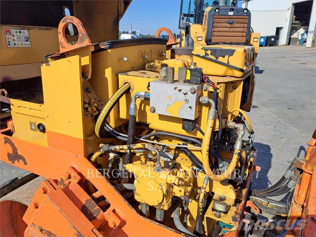 CAT CB224C Ťahačové valce