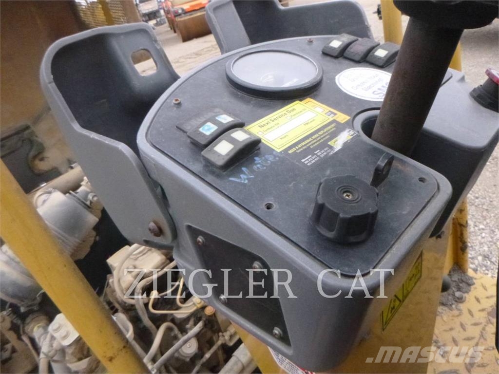 CAT CB24 ضاغطات التربة