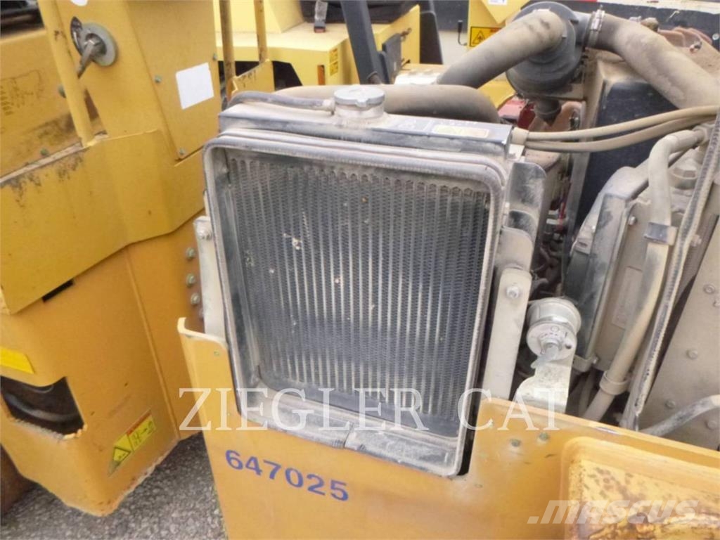 CAT CB24 ضاغطات التربة