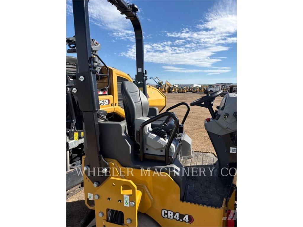 CAT CB4.4 Twin drum rollers