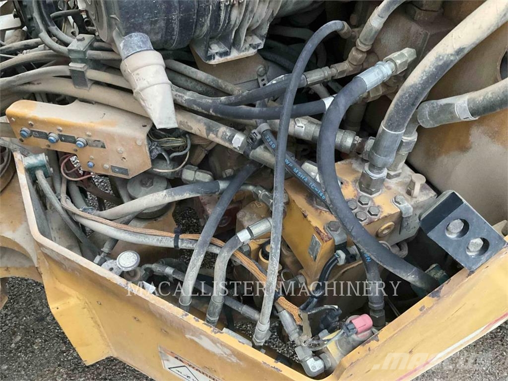 CAT CB534D XW Котки тротуарні