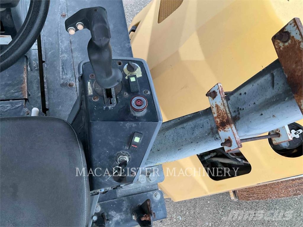 CAT CB534D XW Котки тротуарні