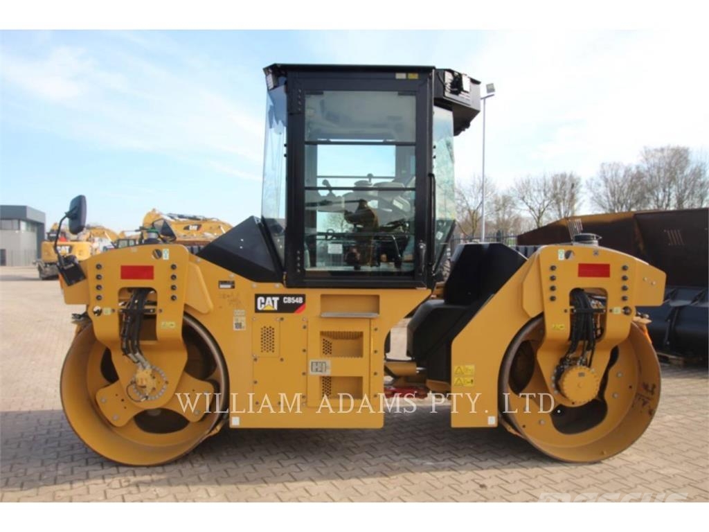 CAT CB54B Jordkompaktorer