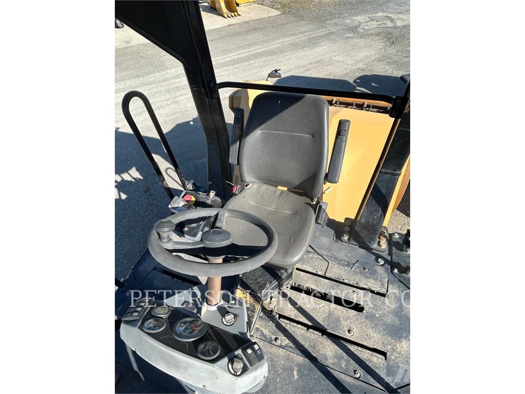 CAT CB64 Rupsgraafmachines