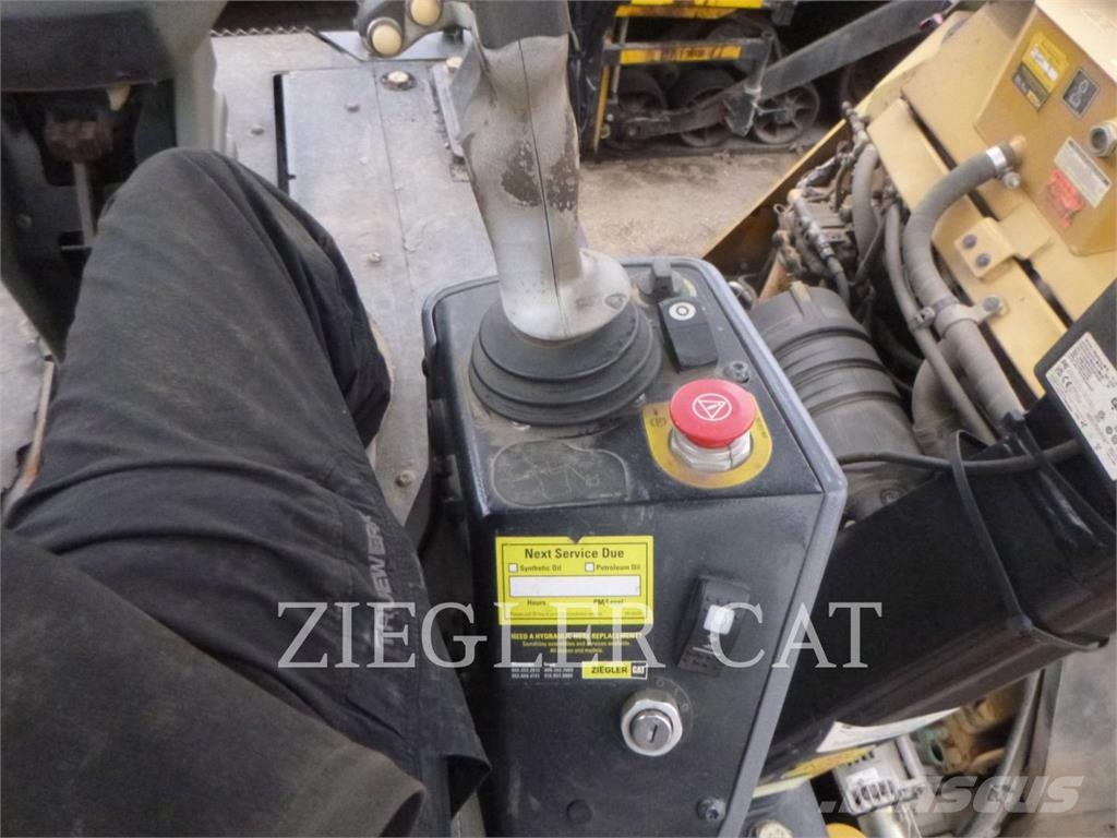 CAT CB64 Jordkompaktorer