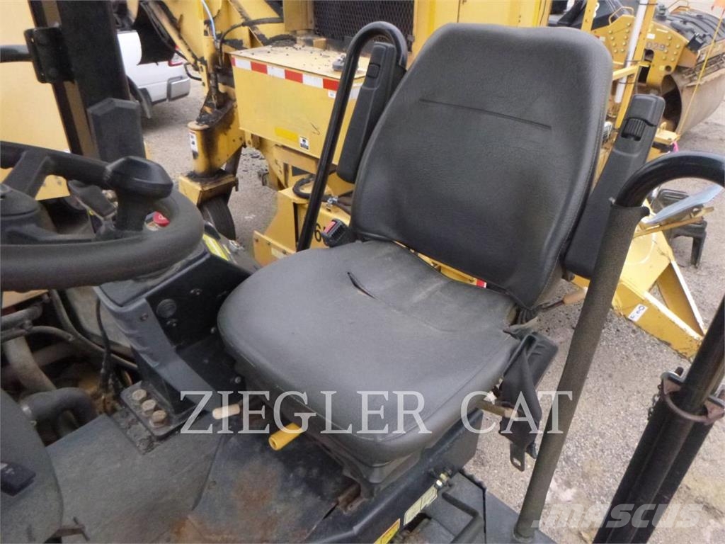 CAT CB64 Jordkompaktorer