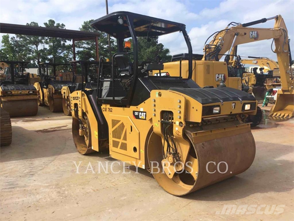 CAT CB7 Jordkompaktorer