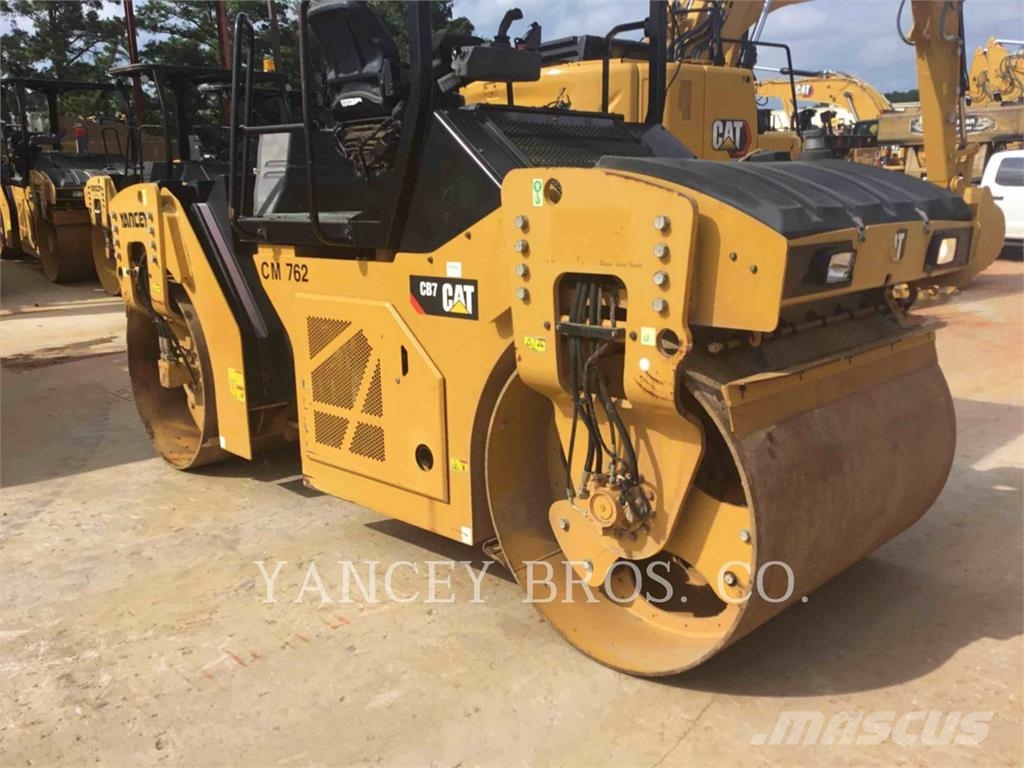 CAT CB7 Jordkompaktorer