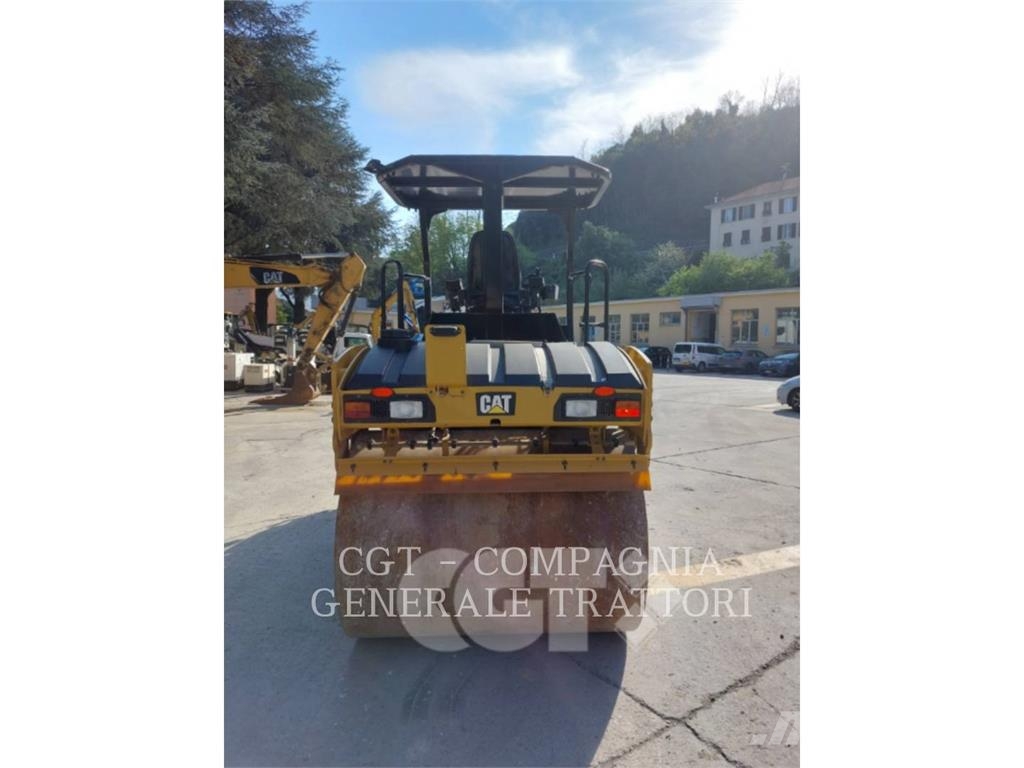 CAT CB7 Asphalt pavers