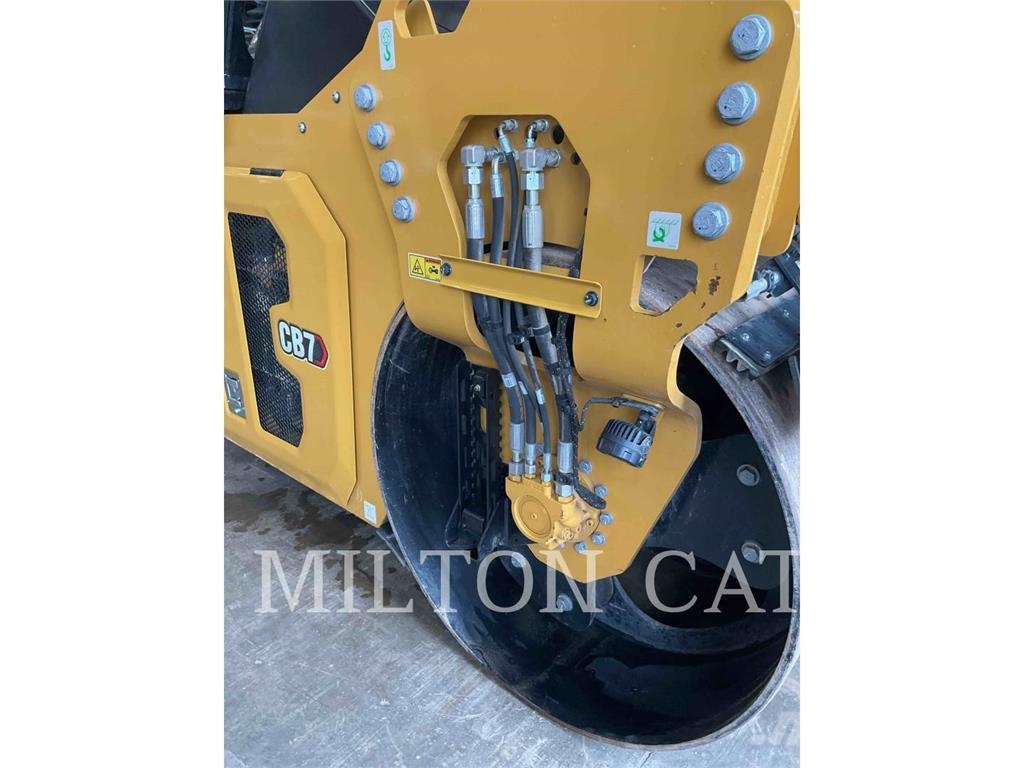 CAT CB7 雙輪滾壓機
