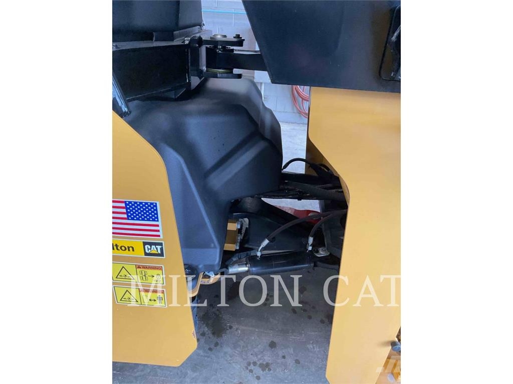CAT CB7 雙輪滾壓機