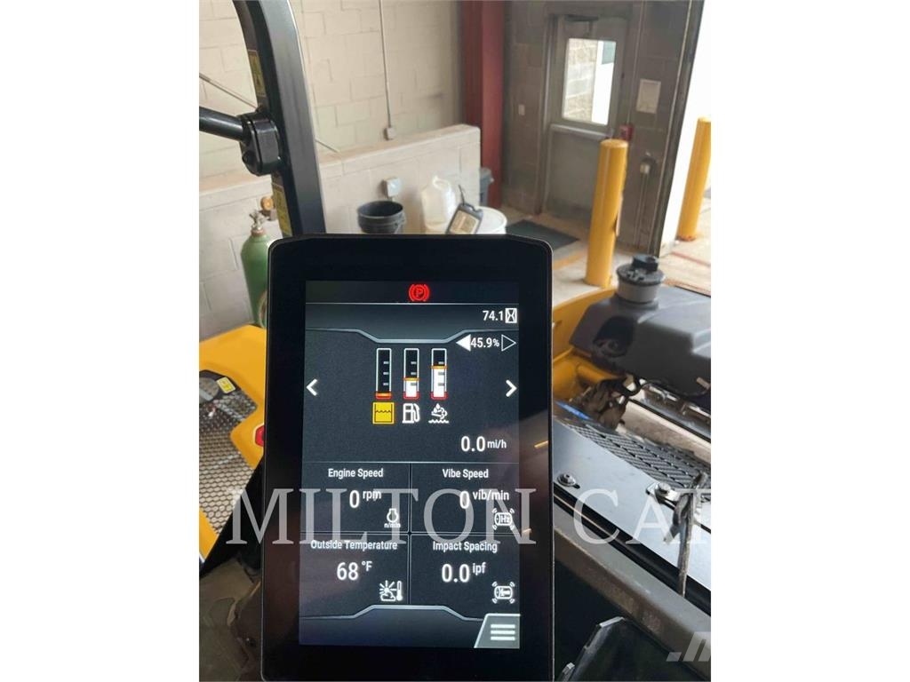 CAT CB7 雙輪滾壓機