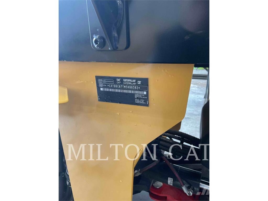 CAT CB7 雙輪滾壓機