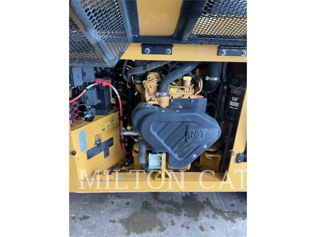 CAT CB7 雙輪滾壓機
