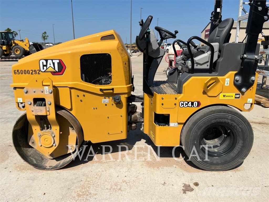 CAT CC4.0 Kompaktorji tal