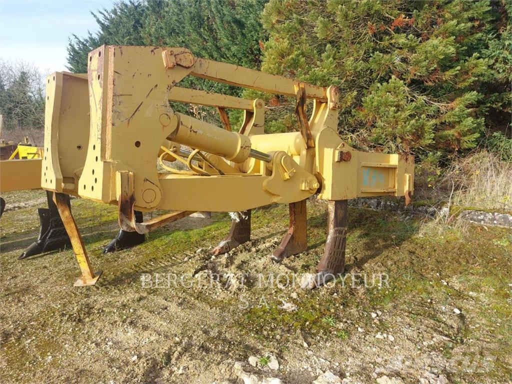 CAT CHARRUE/RIPPER/POUR/BULL/D7H/D7R Építőipar - Egyebek