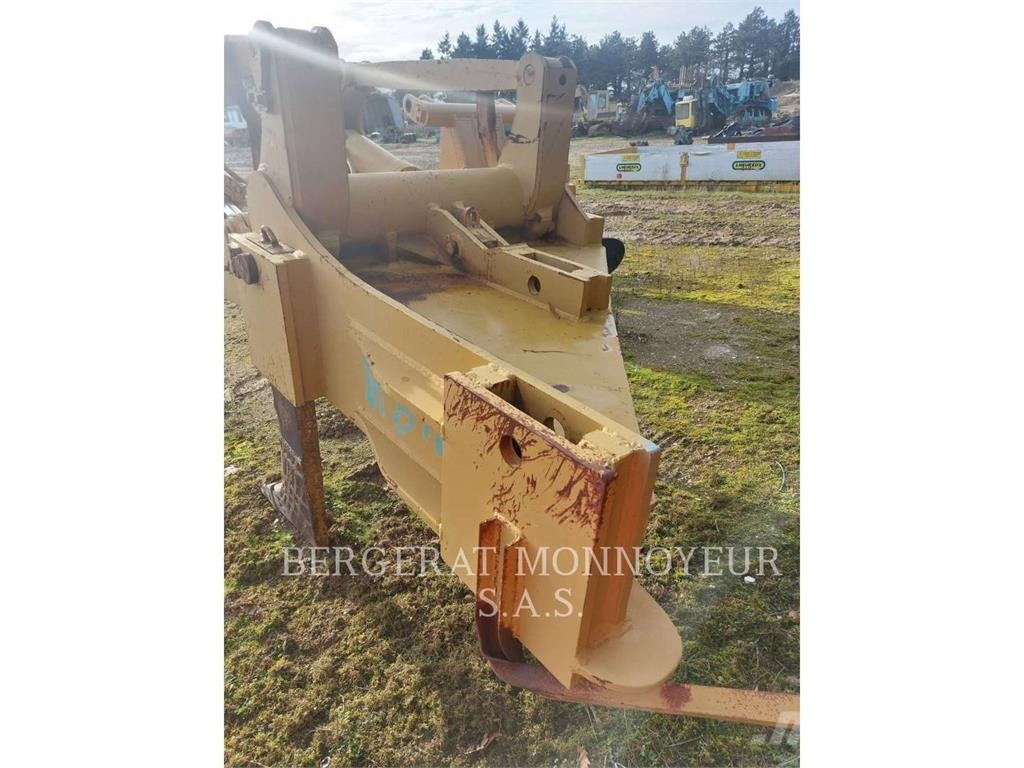 CAT CHARRUE/RIPPER/POUR/BULL/D7H/D7R Építőipar - Egyebek