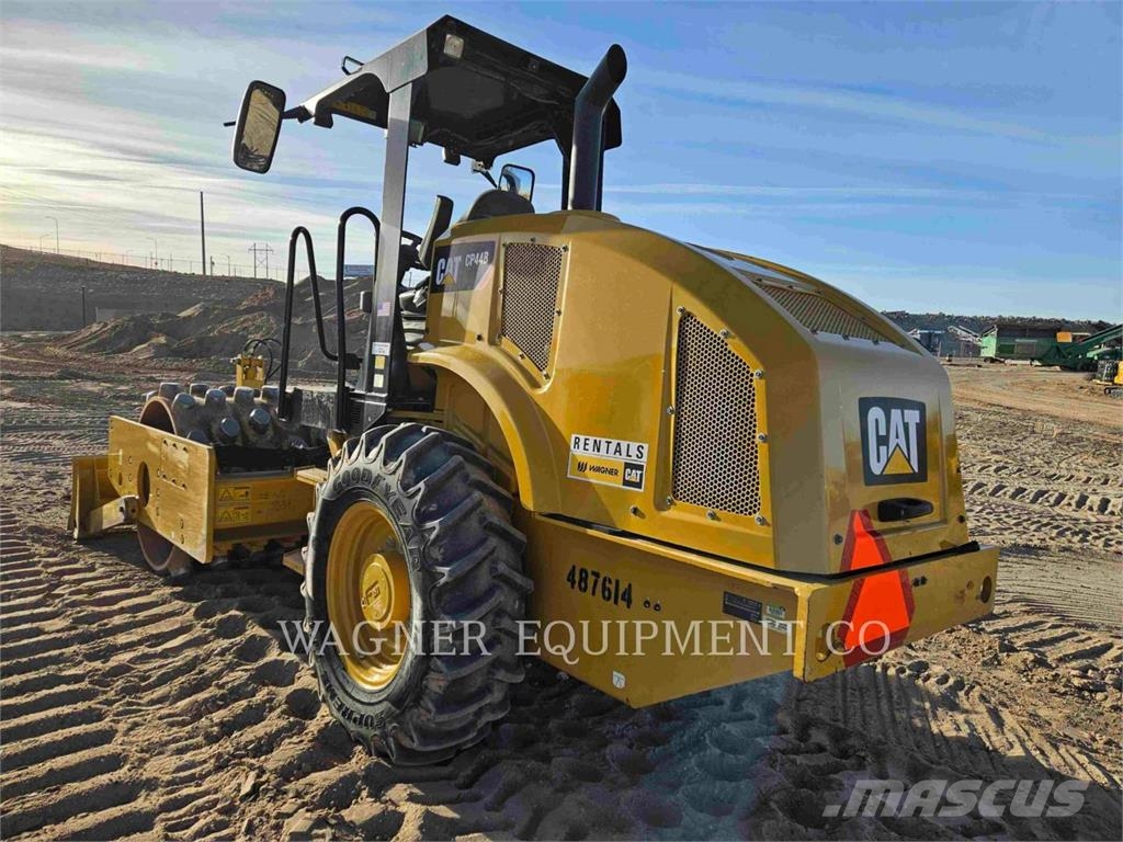 CAT CP44B Compactadoras de suelo