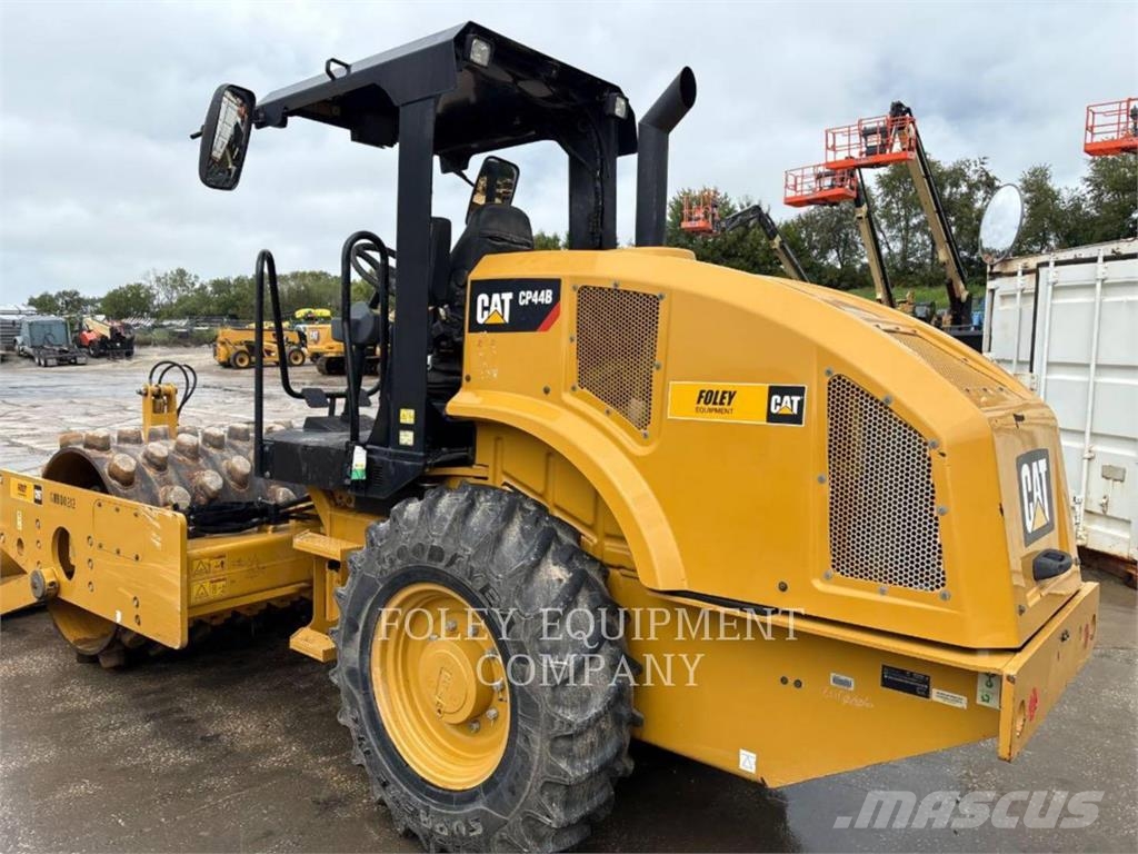 CAT CP44BO Kompaktorji tal