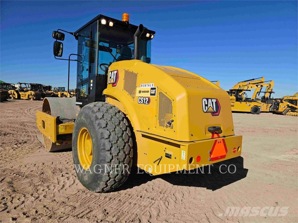 CAT CS1203 土壤压实机
