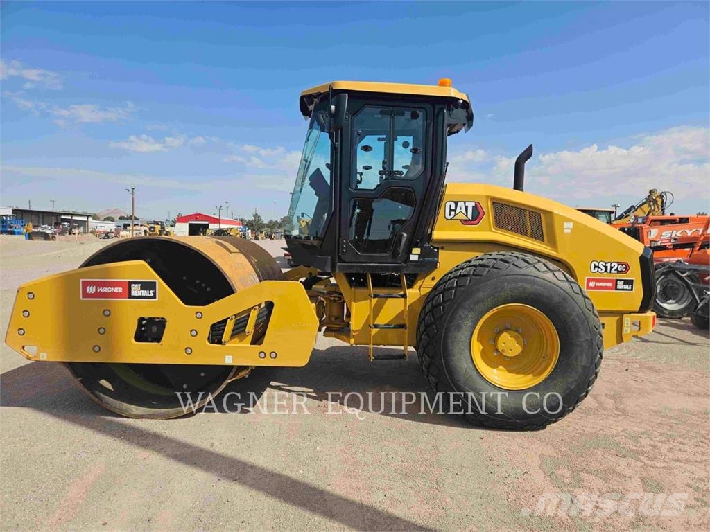 CAT CS12GC 土壤压实机
