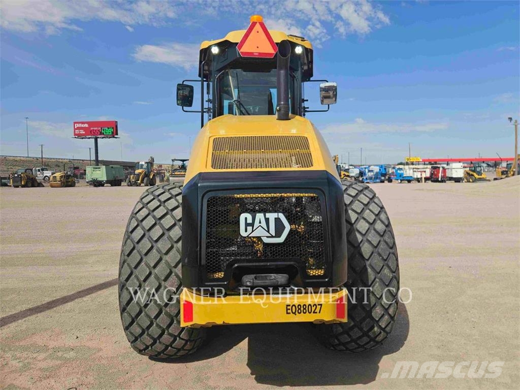 CAT CS12GC 土壤压实机
