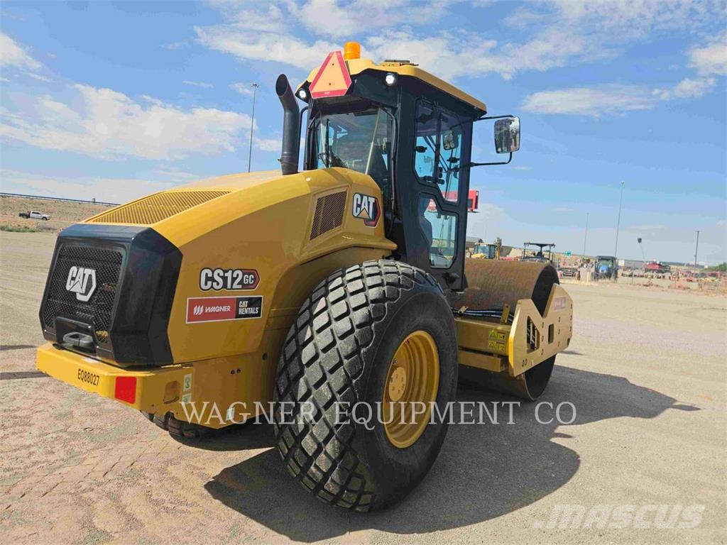 CAT CS12GC 土壤压实机